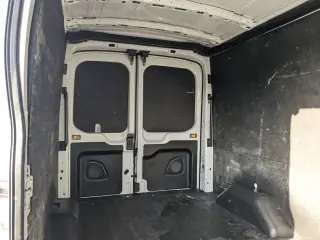 Ford Transit 2022 350 3dr SWB Medium Roof Cargo Van