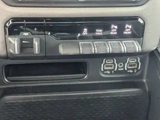Ram 1500 2022 4x4 Big Horn 4dr Crew Cab 5.6 ft. SB Pickup