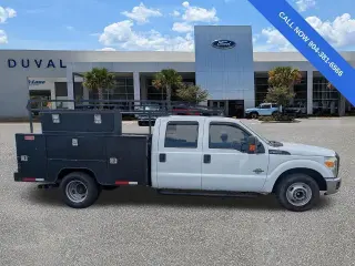 Ford F-350 Super Duty 2015 4x2 XL 4dr Crew Cab 176 in. WB DRW Chassis