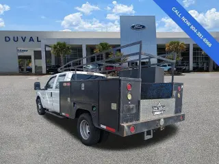 Ford F-350 Super Duty 2015 4x2 XL 4dr Crew Cab 176 in. WB DRW Chassis