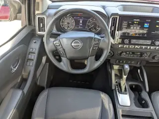 Nissan Frontier 2025 4x4 SV 4dr Crew Cab 6.1 ft. LB