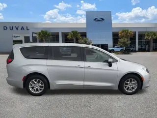 Chrysler Voyager 2023 LX 4dr Mini-Van