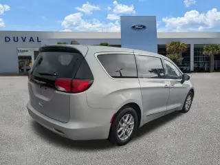 Chrysler Voyager 2023 LX 4dr Mini-Van