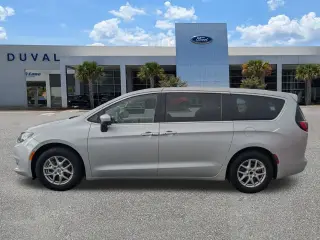 Chrysler Voyager 2023 LX 4dr Mini-Van