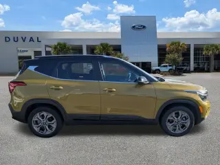 Kia Seltos 2024 S 4dr SUV