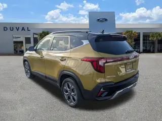 Kia Seltos 2024 S 4dr SUV