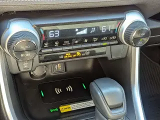 Toyota RAV4 Hybrid 2025 AWD LE 4dr SUV