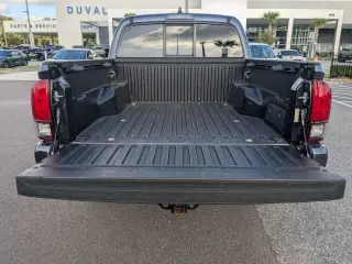 Toyota Tacoma 2022 4x4 SR5 V6 4dr Double Cab 5.0 ft SB