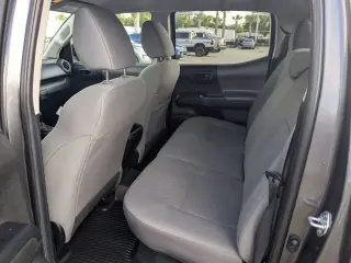 Toyota Tacoma 2022 4x4 SR5 V6 4dr Double Cab 5.0 ft SB