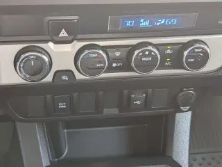 Toyota Tacoma 2022 4x4 SR5 V6 4dr Double Cab 5.0 ft SB
