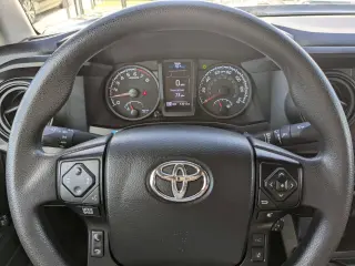 Toyota Tacoma 2022 4x4 SR5 V6 4dr Double Cab 5.0 ft SB