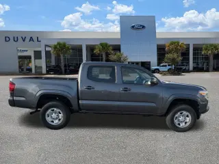 Toyota Tacoma 2022 4x4 SR5 V6 4dr Double Cab 5.0 ft SB