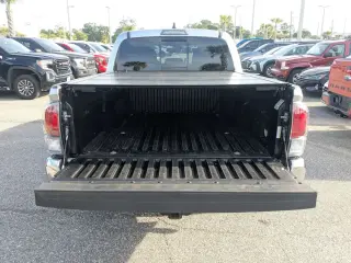 Toyota Tacoma 2023 4x4 SR5 V6 4dr Double Cab 5.0 ft SB