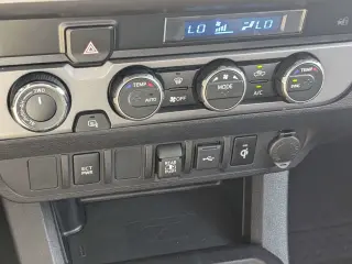 Toyota Tacoma 2023 4x4 SR5 V6 4dr Double Cab 5.0 ft SB