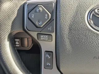 Toyota Tacoma 2023 4x4 SR5 V6 4dr Double Cab 5.0 ft SB