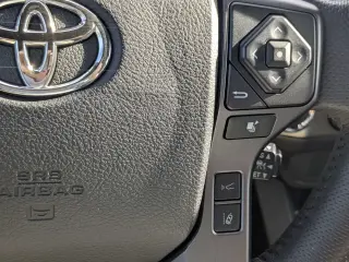 Toyota Tacoma 2023 4x4 SR5 V6 4dr Double Cab 5.0 ft SB