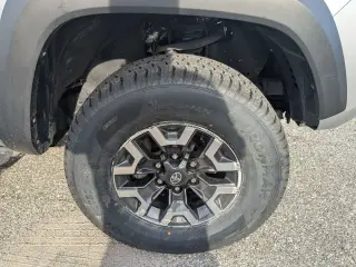 Toyota Tacoma 2023 4x4 SR5 V6 4dr Double Cab 5.0 ft SB