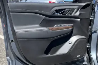 GMC Acadia 2022 4x4 Denali 4dr SUV