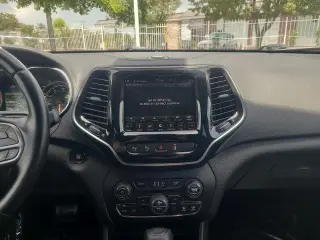 Jeep Cherokee 2019 4x4 High Altitude 4dr SUV