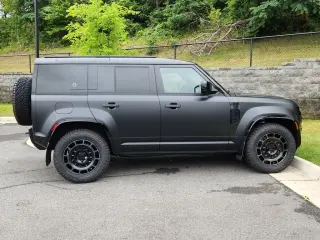 2026 Land Rover Defender 110 Octa Black