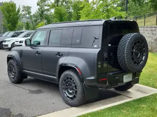 2026 Land Rover Defender 110 Octa Black