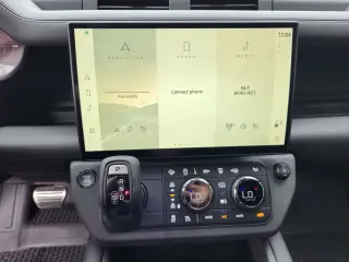 2026 Land Rover Defender 110 Octa Black