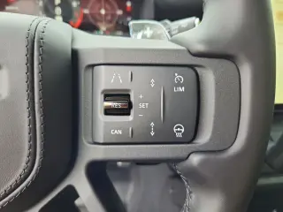 2026 Land Rover Defender 110 Octa Black