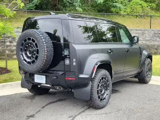 2026 Land Rover Defender 110 Octa Black