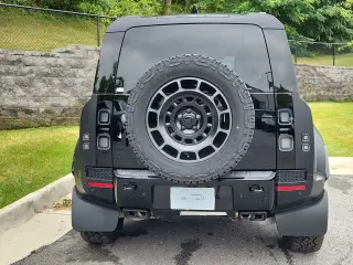 2026 Land Rover Defender 110 Octa Black
