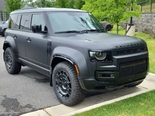 2026 Land Rover Defender 110 Octa Black