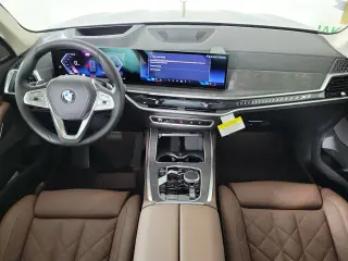 2027 BMW X7