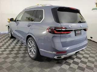 2027 BMW X7