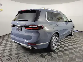 2027 BMW X7