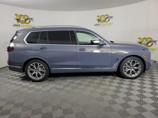 2027 BMW X7