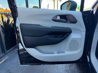 2024 Chrysler Voyager