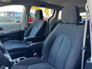 2024 Chrysler Voyager