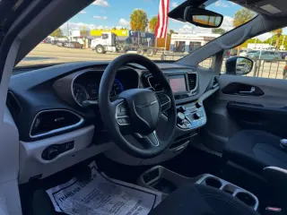 2024 Chrysler Voyager