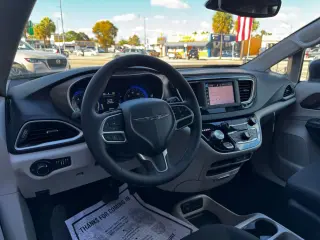 2024 Chrysler Voyager