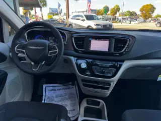 2024 Chrysler Voyager
