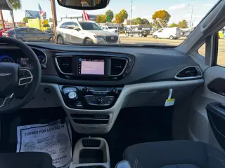 2024 Chrysler Voyager