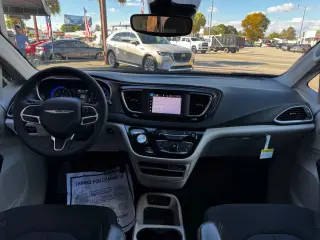 2024 Chrysler Voyager