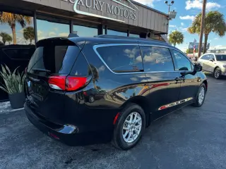 2024 Chrysler Voyager