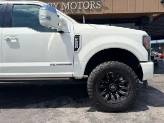 2019 FORD F250 SUPER DUTY CREW CAB LARIAT PICKUP 4D 6 3/4 FT