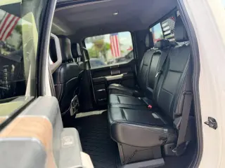 2019 FORD F250 SUPER DUTY CREW CAB LARIAT PICKUP 4D 6 3/4 FT