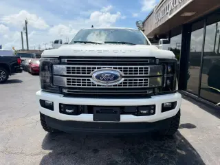 2019 FORD F250 SUPER DUTY CREW CAB LARIAT PICKUP 4D 6 3/4 FT