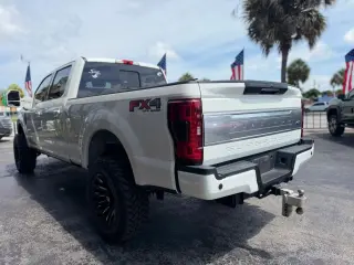 2019 FORD F250 SUPER DUTY CREW CAB LARIAT PICKUP 4D 6 3/4 FT