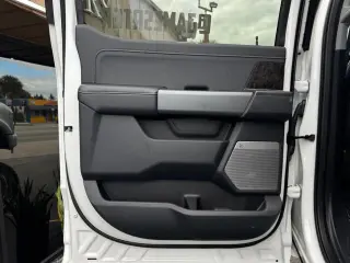 2025 FORD F550 SUPER DUTY CREW CAB & CHASSIS