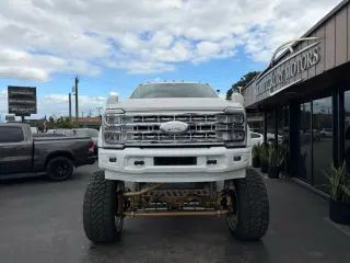 2025 FORD F550 SUPER DUTY CREW CAB & CHASSIS