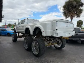2025 FORD F550 SUPER DUTY CREW CAB & CHASSIS