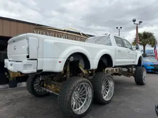 2025 FORD F550 SUPER DUTY CREW CAB & CHASSIS